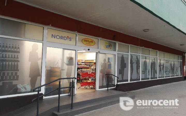 Witryna sklepu Bazar na rondzie oklejona przez Eurocent Opole