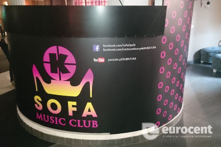 Klub Sofa w Kubaturze - wyklejanie folią przez Eurocent