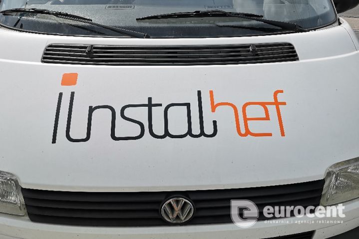 InstalHef samochód oklejony logo firmy przez Eurocent