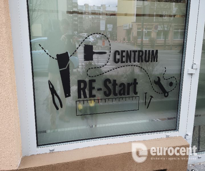 Centrum Re-Start  witryna reklamowa oklejona przez Eurocent